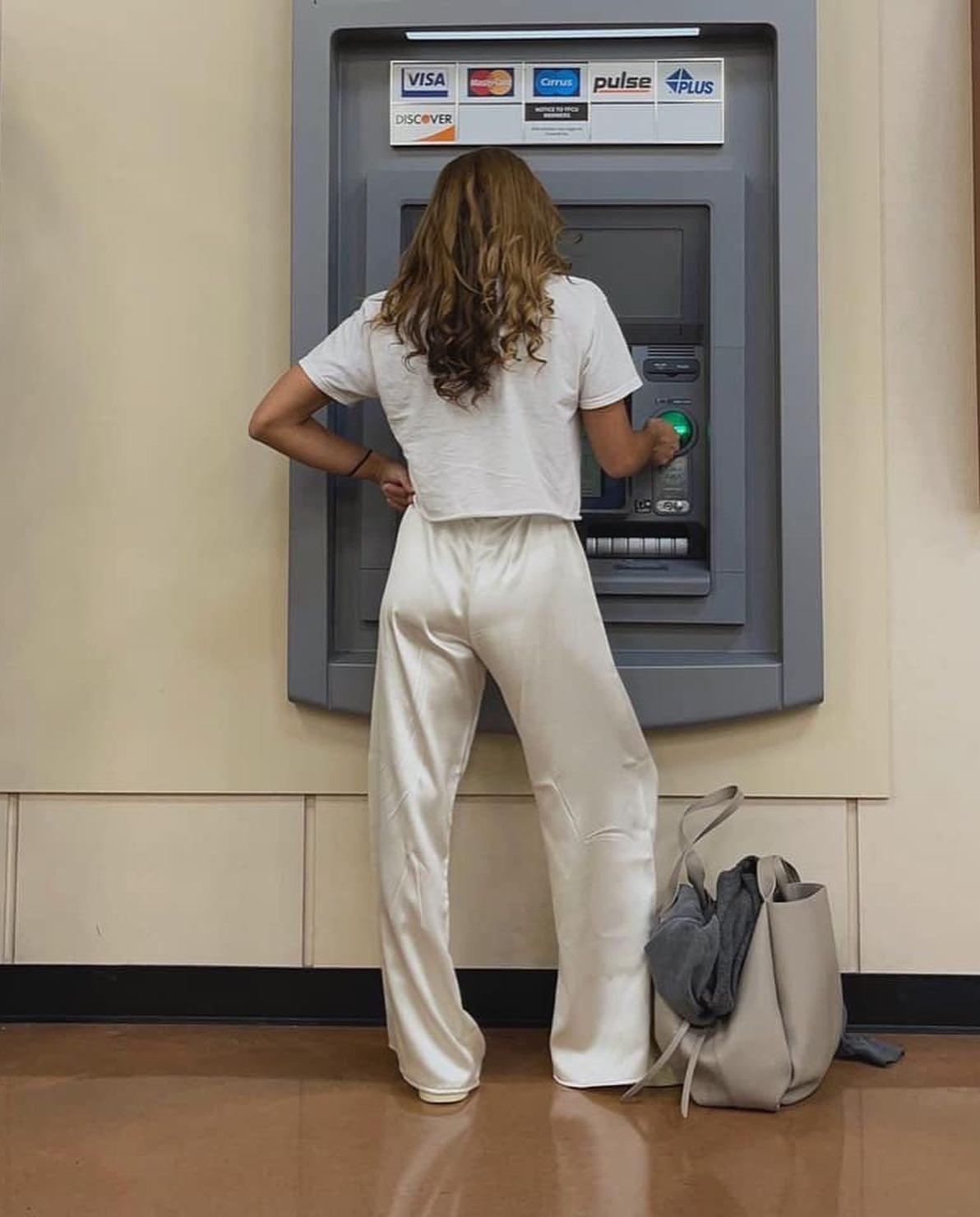 크롭탑 심플하게 입기🤍💛 이미지2