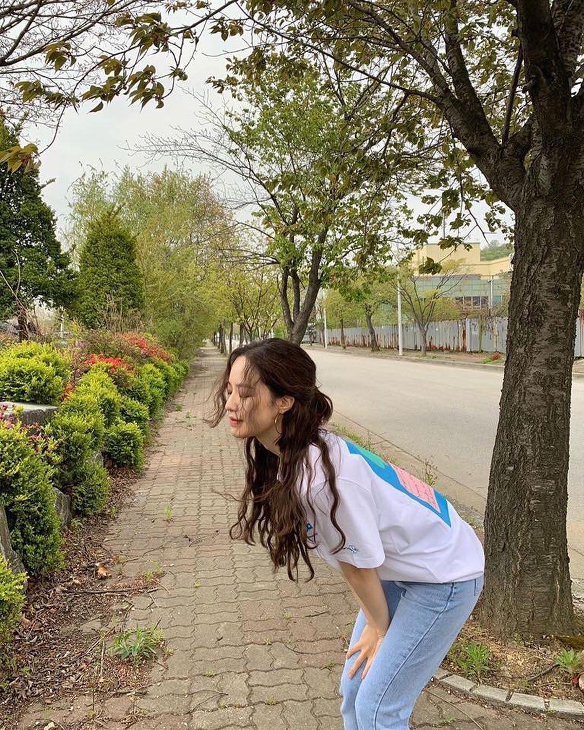 젤 쉬운듯 어려운 흰티➕청💙 이미지
