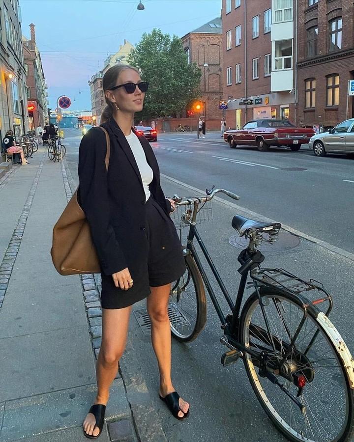 지금이 숏팬츠 입을 시기🌤🤍 이미지2