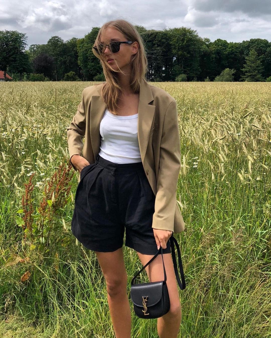 지금이 숏팬츠 입을 시기🌤🤍 이미지6