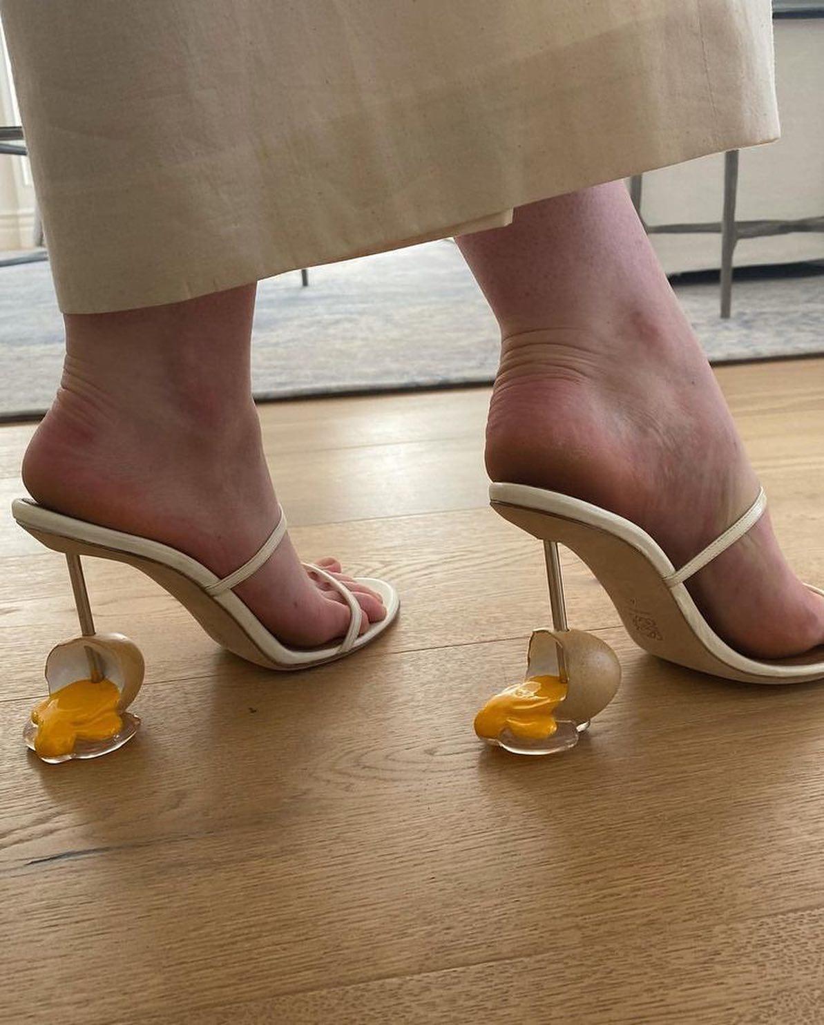 로에베 달걀 굽 샌들🍳 @어때?👀 이미지"