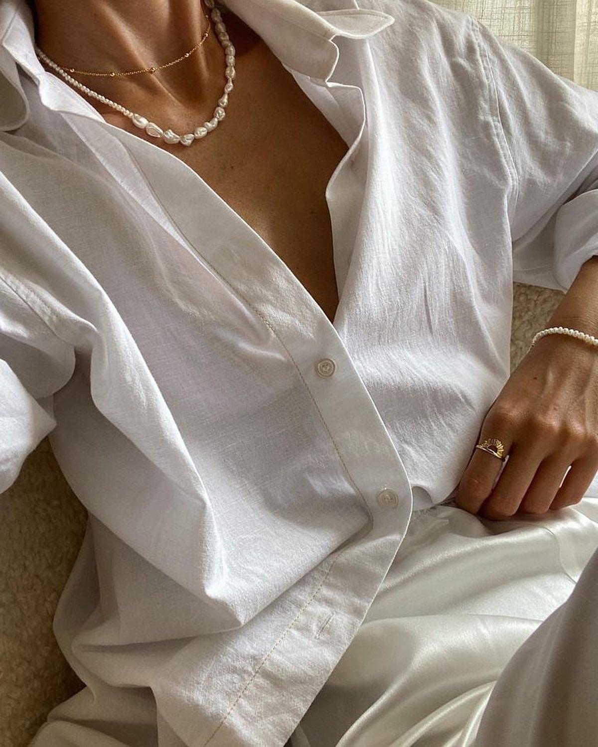 흰 셔츠에 포인트🤍✨ 주얼리코디 이미지"