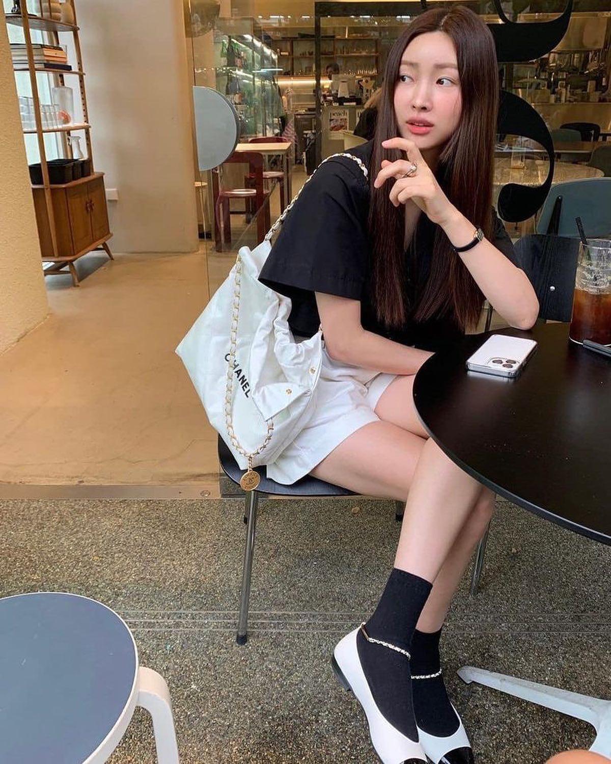핫한 언니들 다 드는 샤넬22🤍💖 이미지"