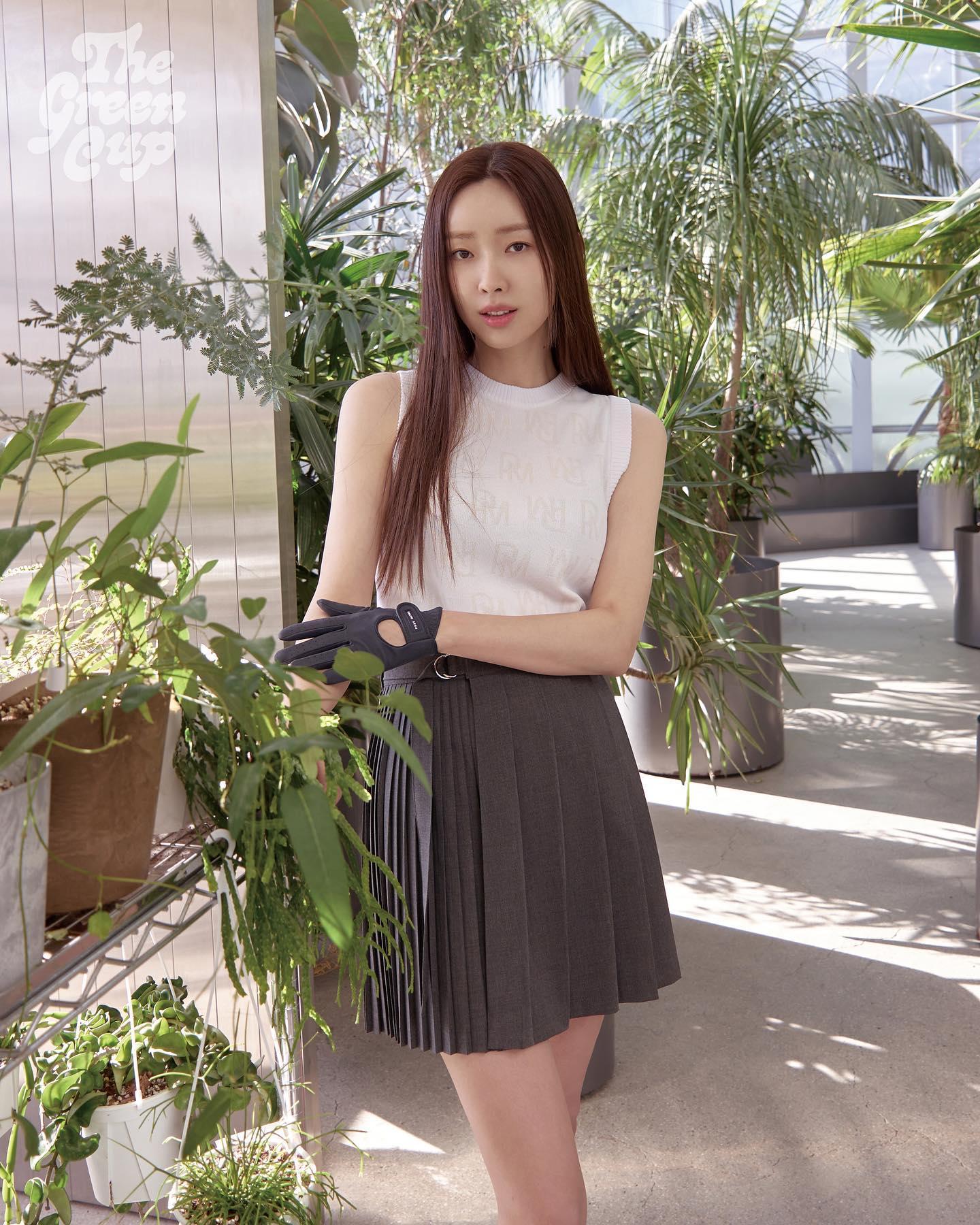 정원언니 골프룩 @따라해⛳️💚
예쁜 라운딩템 참고😎🤍포트메인 x 차정원 더그린컵 #광고 이미지7