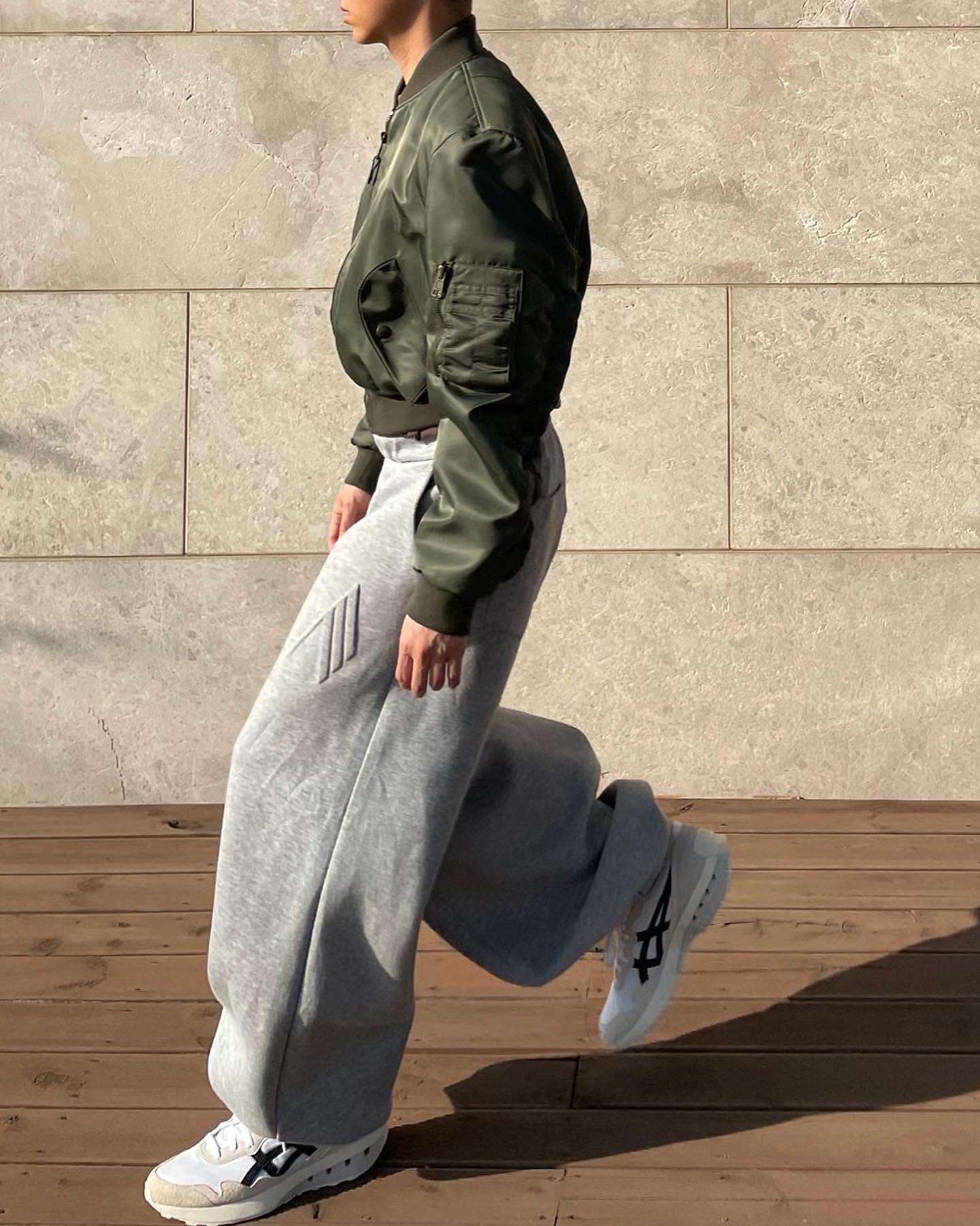 요즘 유행하는🏃🏻♀️👟꾸안꾸 코디템
아식스 조거 X81🌸🤍깔끔한 @봄포인트해 #광고 이미지4