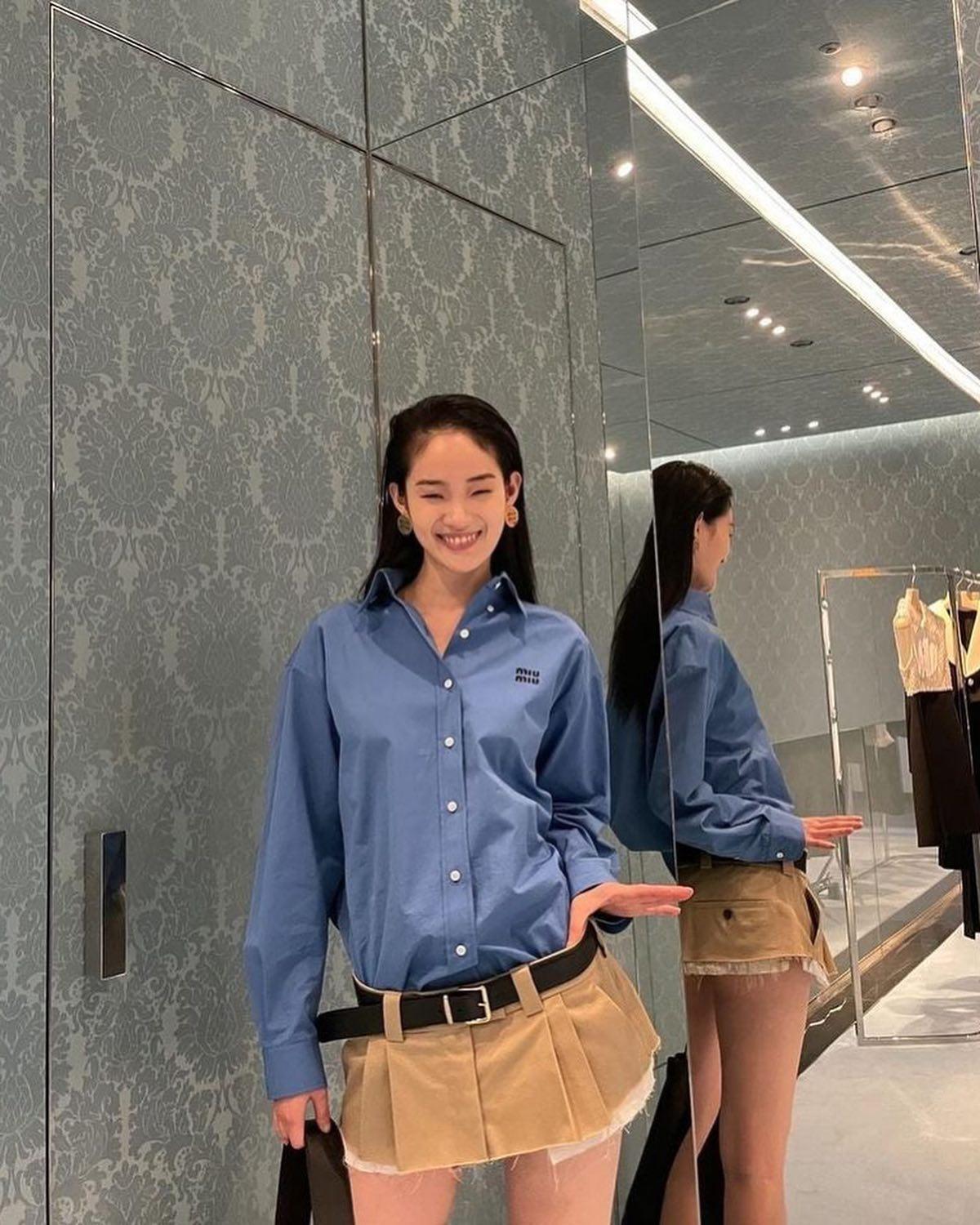 미우미우 셔츠💙🤍블루? 화이트? 이미지
