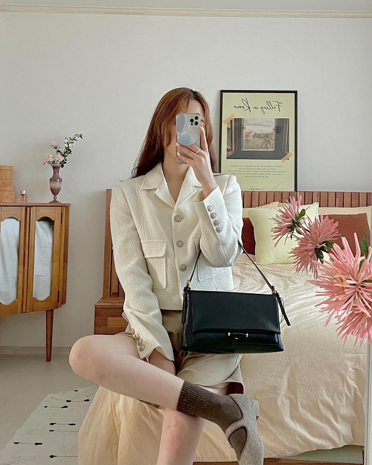 언니들 봄여름🖤🌼@숄더백코디 이미지"
