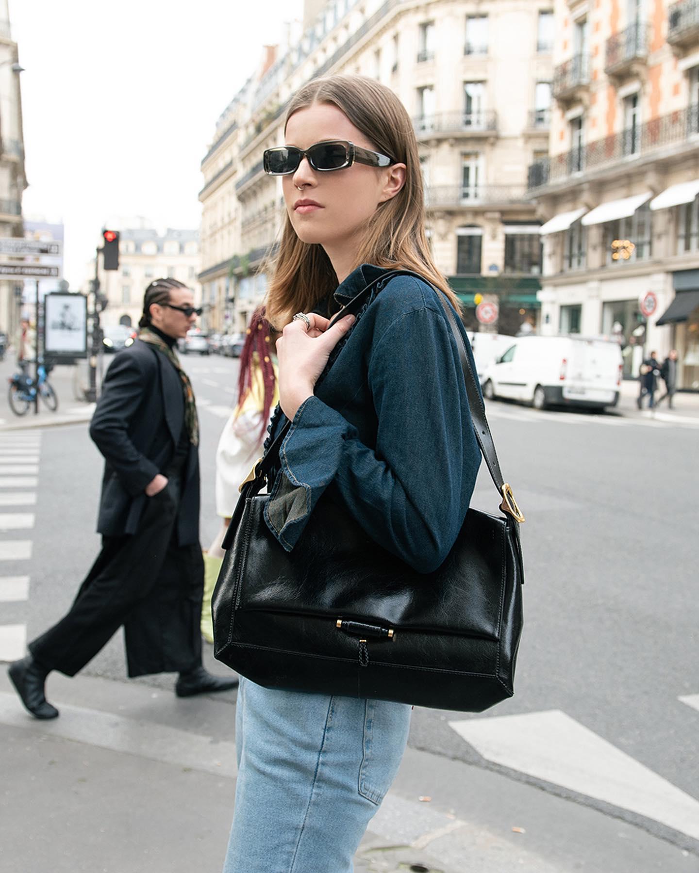 언니들 봄여름🖤🌼@숄더백코디 이미지