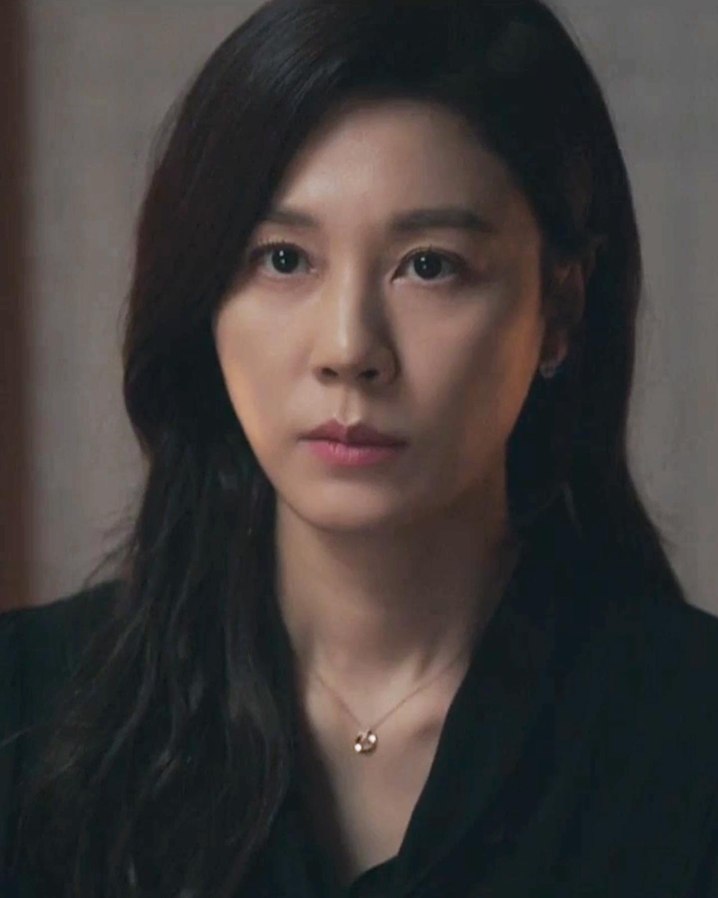차갑고 예쁜 하늘언니💙🖤치명적 이미지"