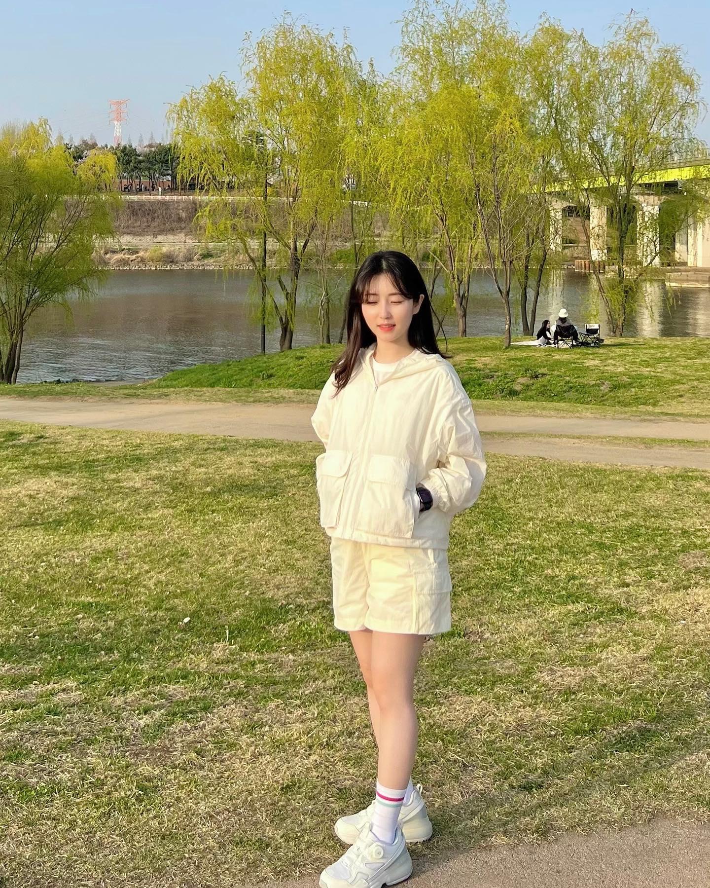 휘뚤마뚤 뉴발 바람막이 셋업💛🤍 이미지8
