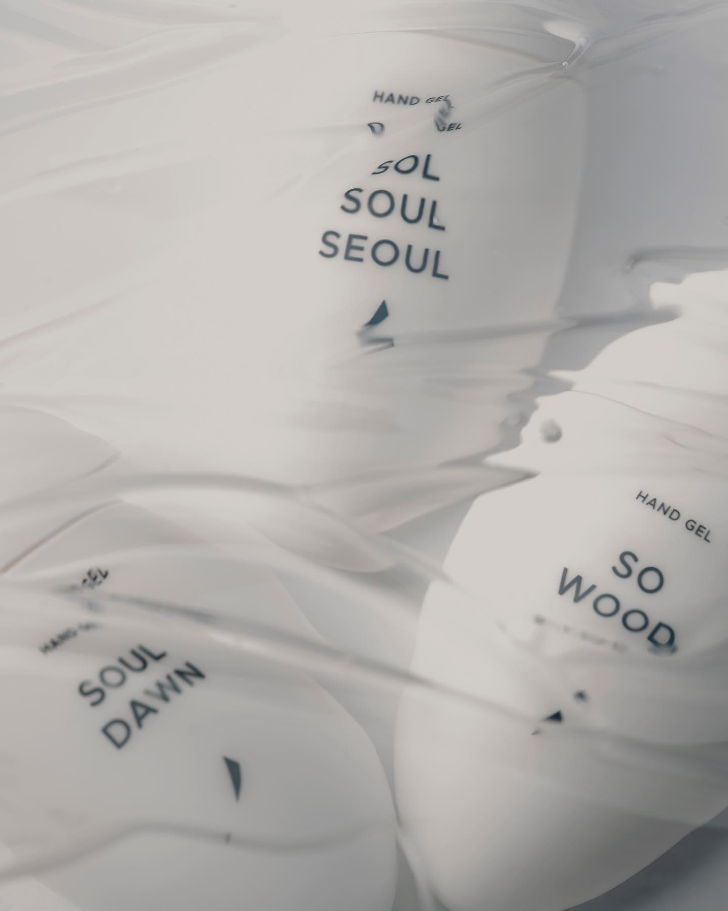 패키징 너무 예쁜데?!🌿🐅@슬밋
립밤과 핸드겔 + 파우치 안에 쏘옥🤍🖤 갖고시퍼 #광고 이미지6