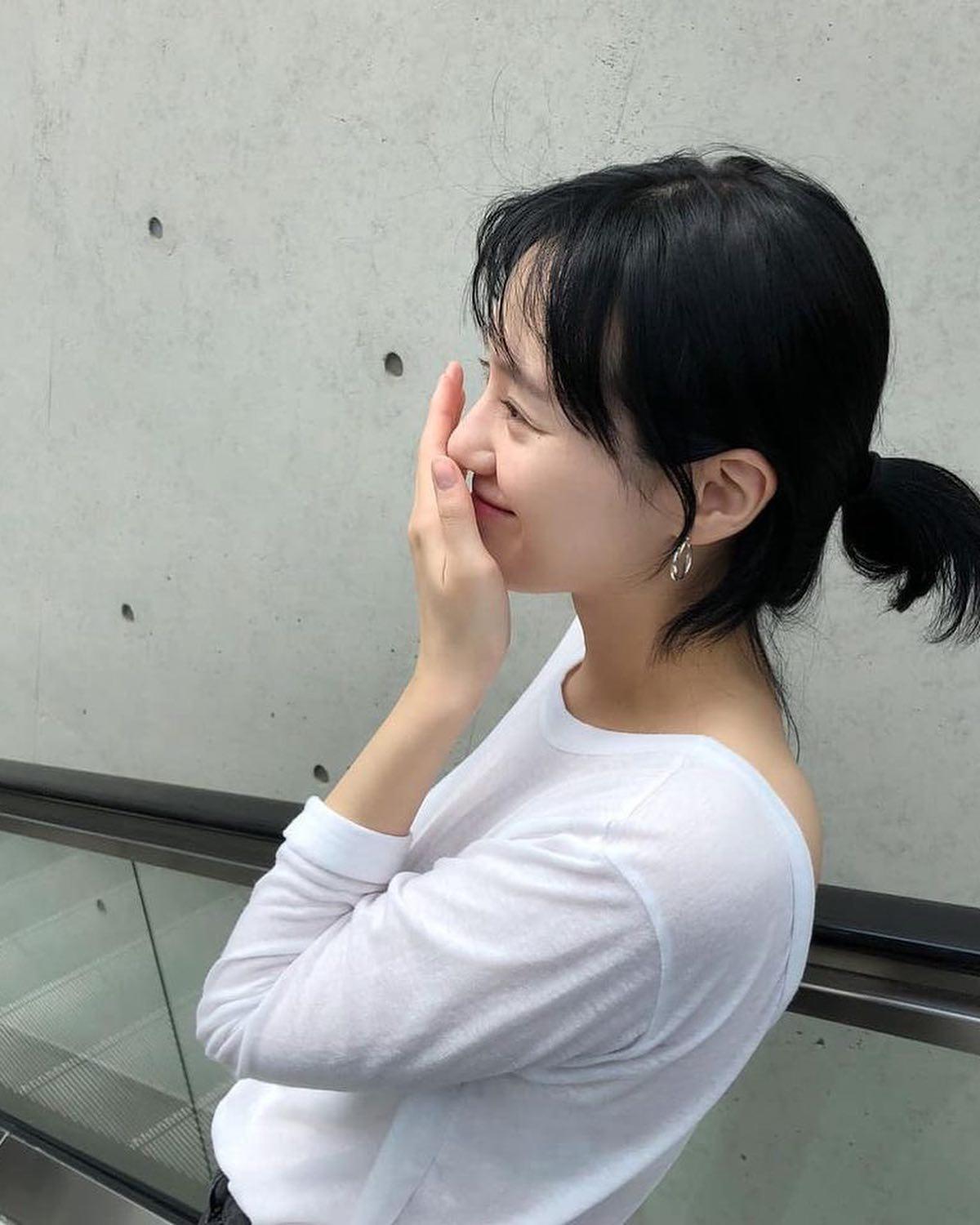 화이트 룩이 찰떡인 @박규영🤍 이미지6