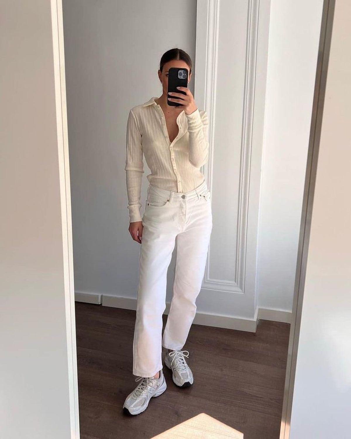 화이트진 입을 땐 비슷한 무드로🫧 이미지5