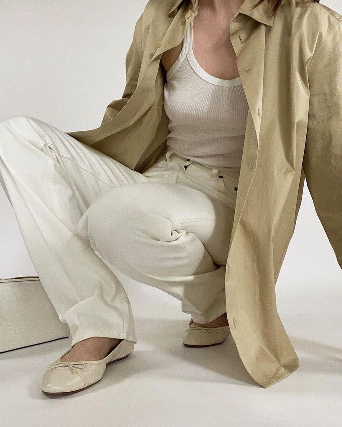 화이트진 입을 땐 비슷한 무드로🫧 이미지6