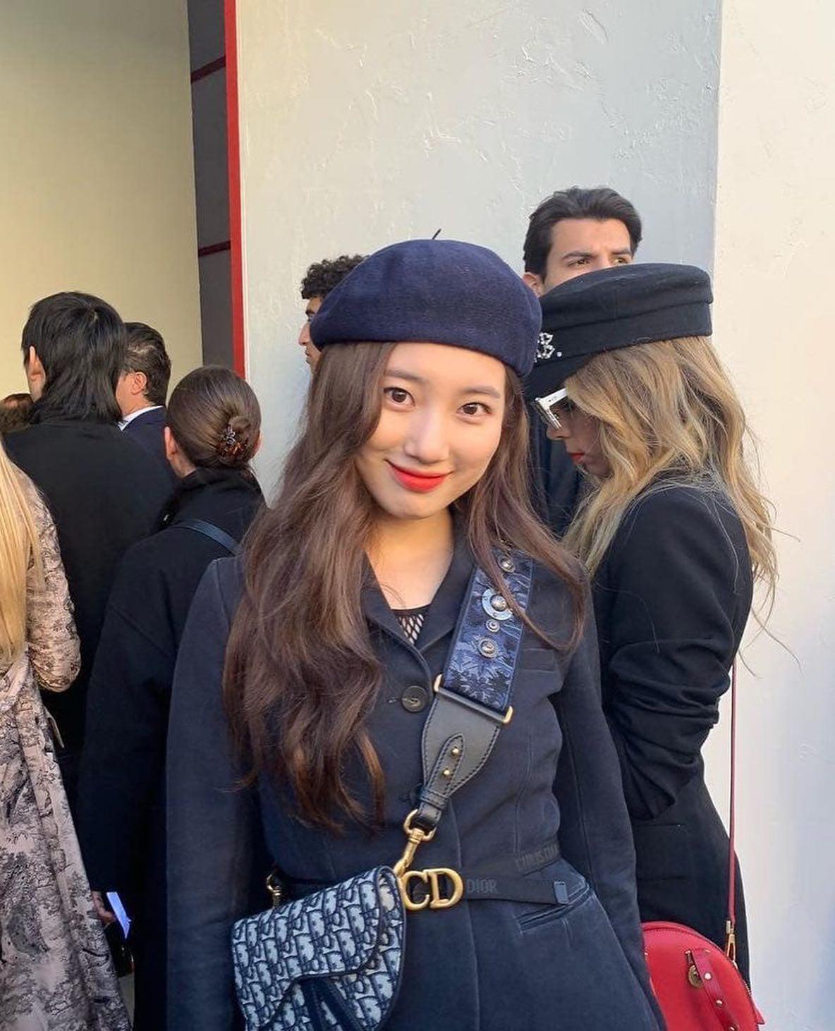 수지의 디올 새들백👜🖤 이미지3