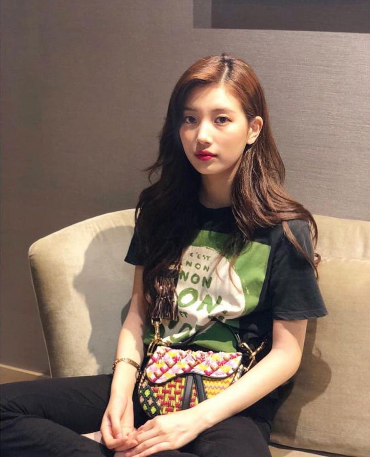 수지의 디올 새들백👜🖤 이미지6