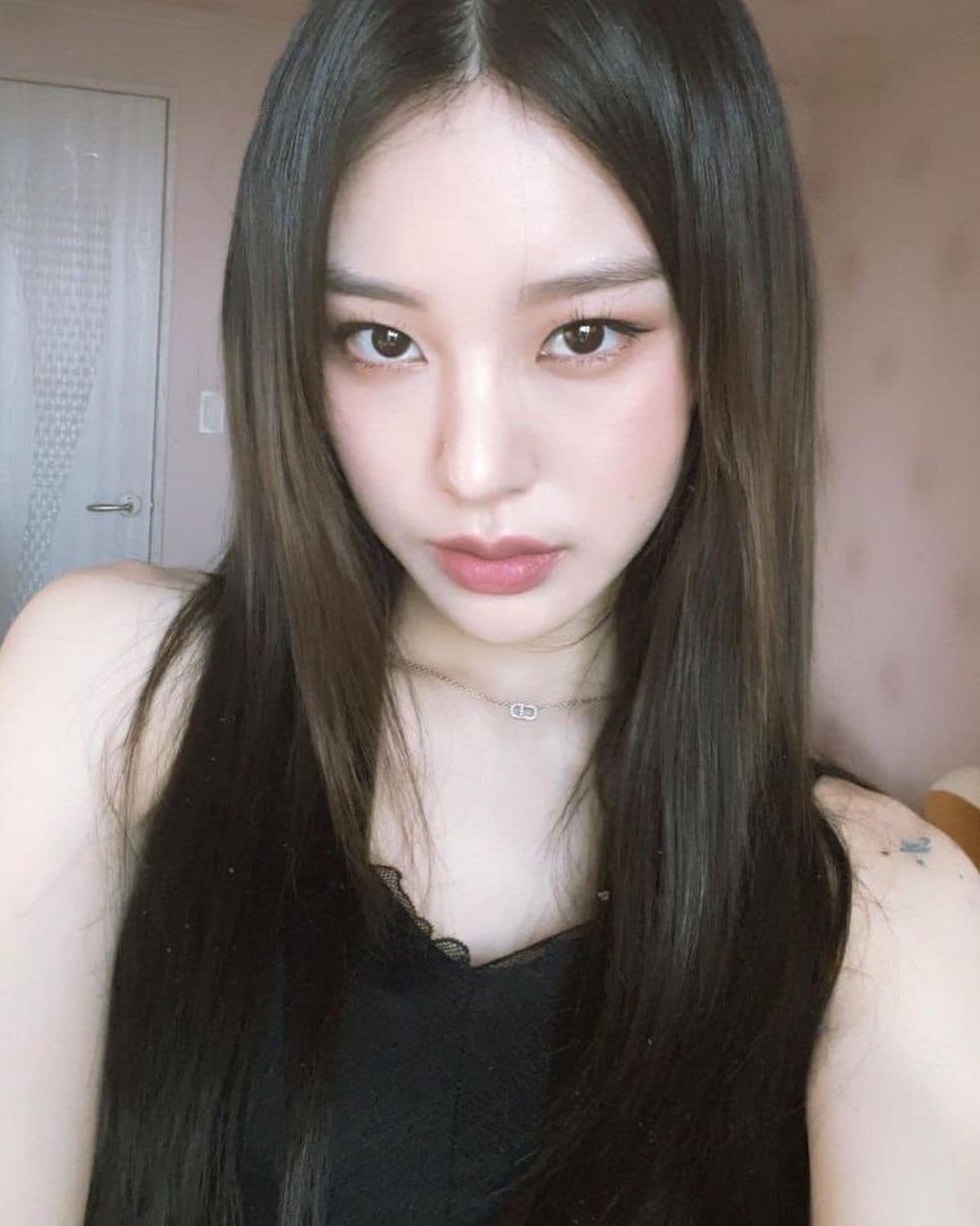 큐티섹시 매력@노제 데일리😻🖤 이미지"