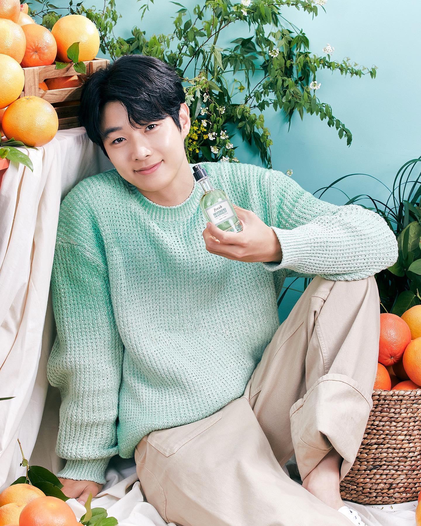 최우식 x 프레쉬 헤스페리데스 ✨
싱그러운 자몽 향 가득 🧡🤍 @봄, 여름 향수로 딱! #광고 이미지6