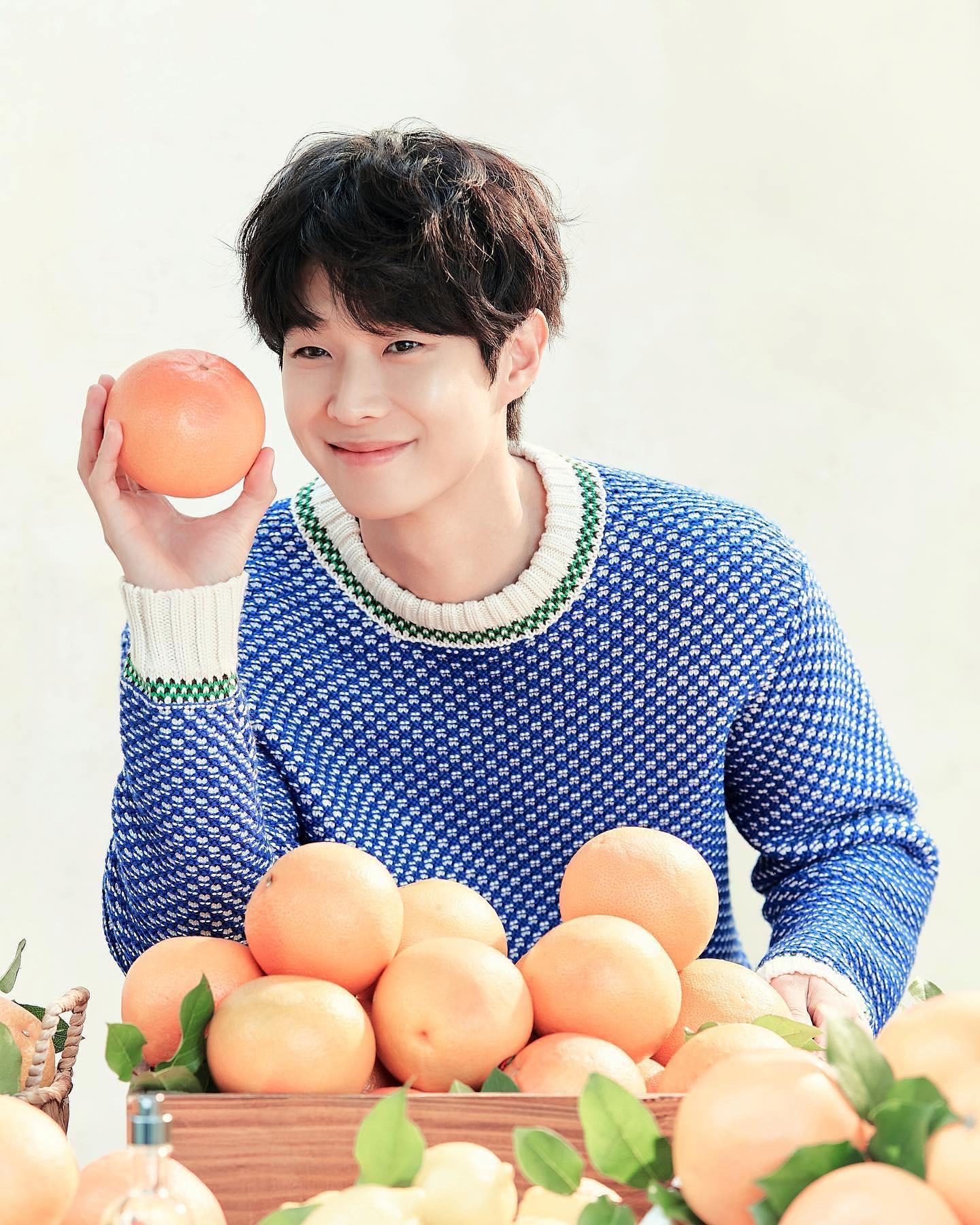 최우식 x 프레쉬 헤스페리데스 ✨
싱그러운 자몽 향 가득 🧡🤍 @봄, 여름 향수로 딱! #광고 이미지7