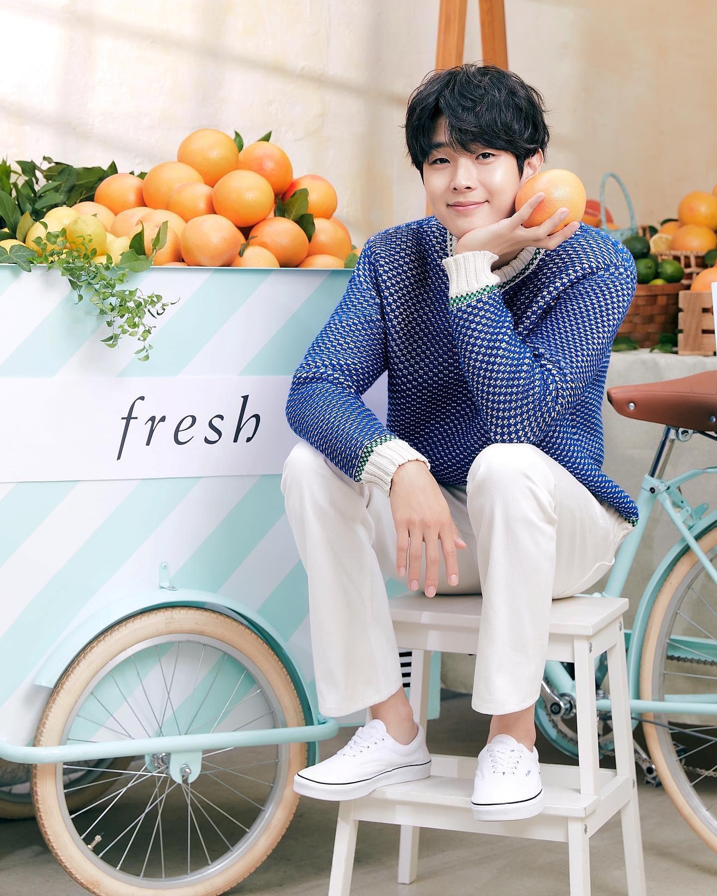 최우식 x 프레쉬 헤스페리데스 ✨
싱그러운 자몽 향 가득 🧡🤍 @봄, 여름 향수로 딱! #광고 이미지8