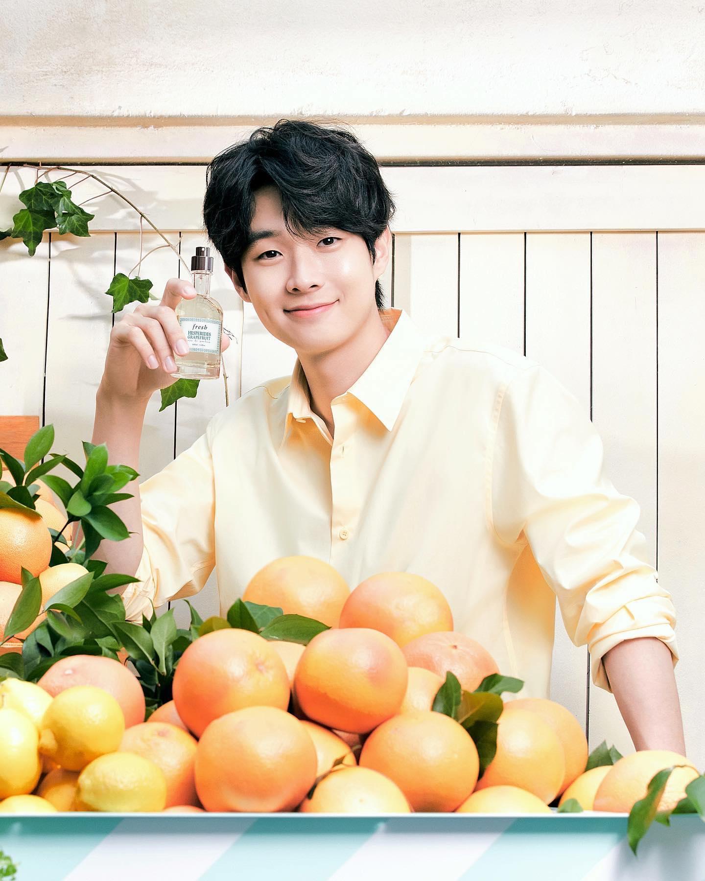 최우식 x 프레쉬 헤스페리데스 ✨
싱그러운 자몽 향 가득 🧡🤍 @봄, 여름 향수로 딱! #광고 이미지9