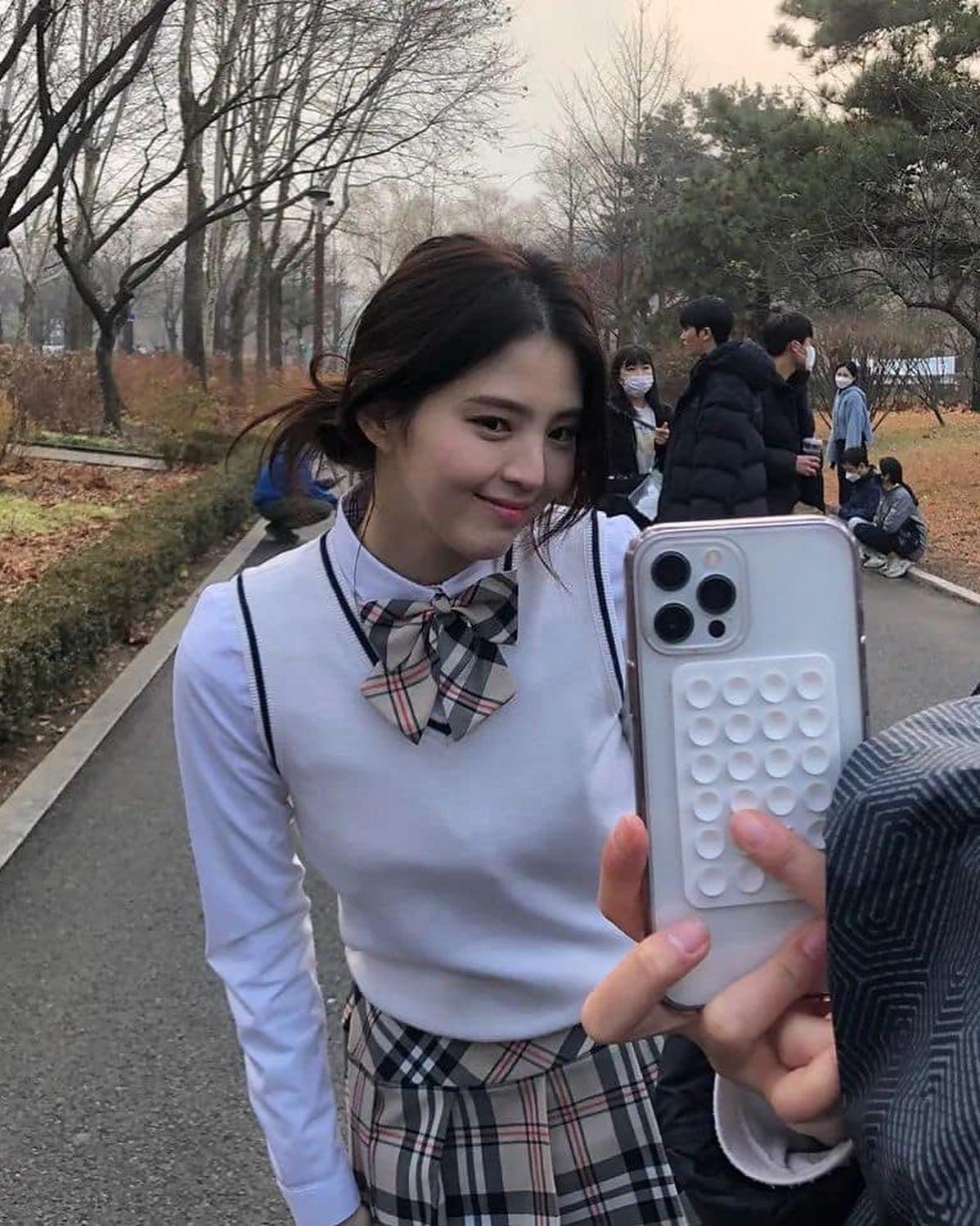 미모도 성격도 매력터져💙한소희 이미지2