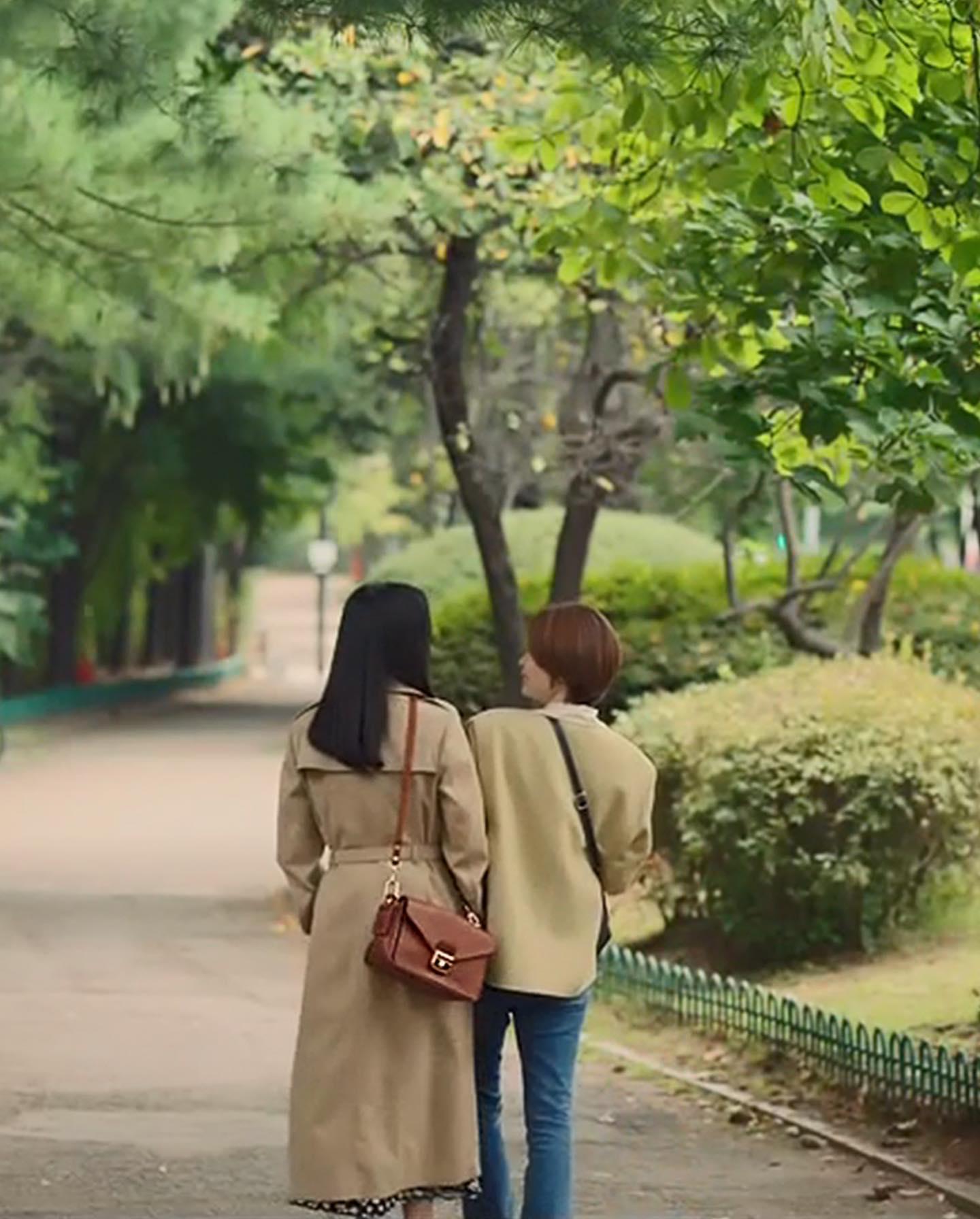 서른, 아홉 손예진🤎🖤가방코디
롱샴 로조 토트백, 로조 에센셜 버킷백 우아해👜@저장 #광고 이미지5