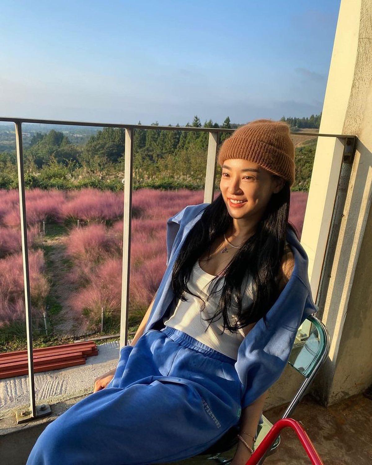 봄에도 비니 포기 못 해😝🖤 이미지3