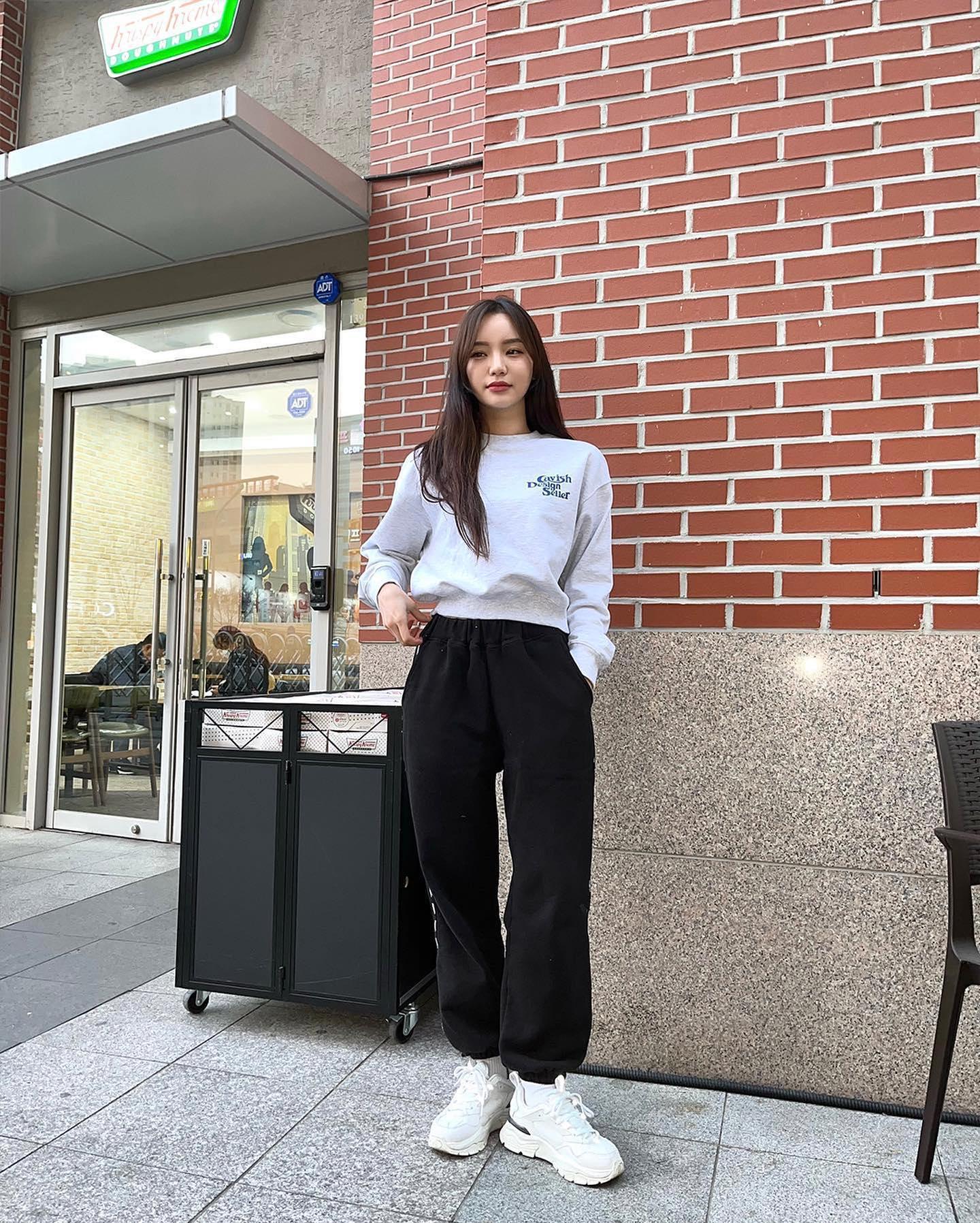 새로운 준비템💙🤍@크롭맨투맨 이미지3