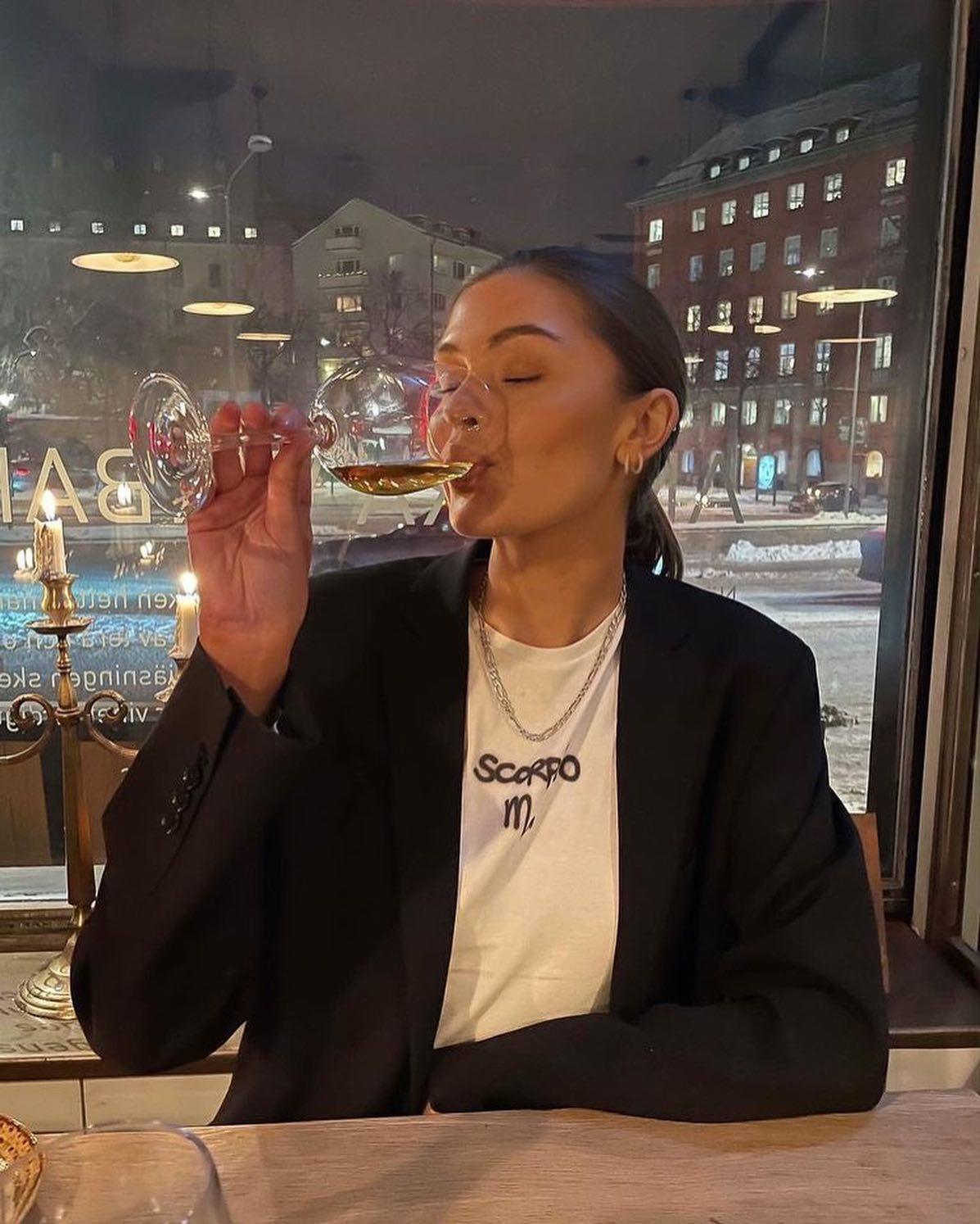 금욜엔 와인으로 무드있게🍷🖤 이미지6