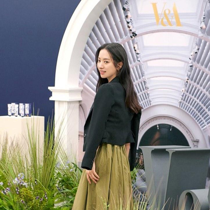 영국 V&A 뮤지엄 느낌🇬🇧👩🏻‍🎨맛집
더현대서울 V&A 팝업스토어 x 우주소녀 보나💚🖤구경 #광고 이미지3