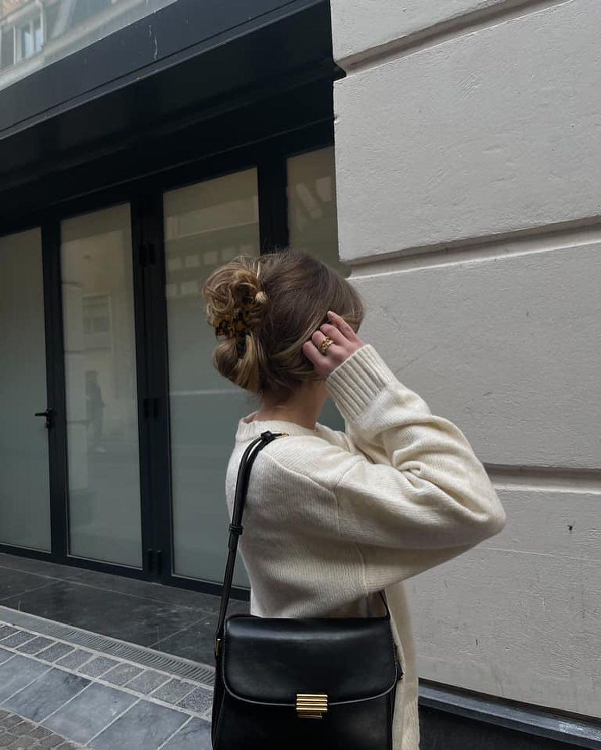 올림머리는 집게핀이지🤨🖤 이미지2