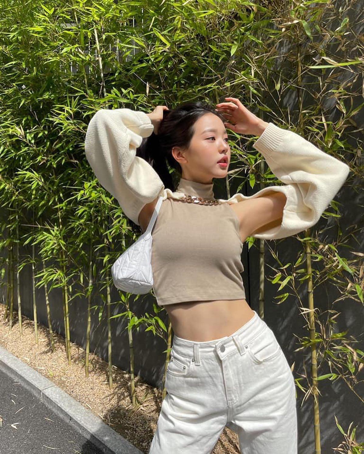 깔끔하게 예쁜 크롭티❤️🤍 이미지2