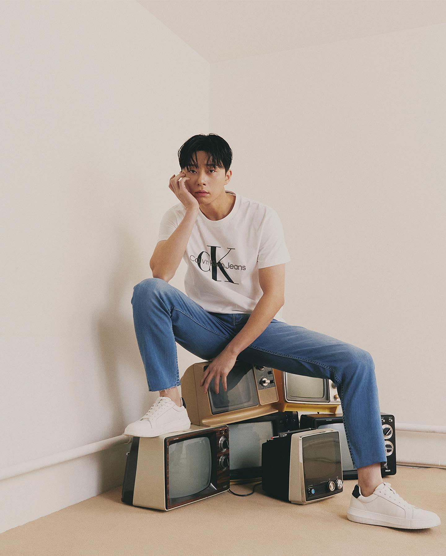봄시즌 남친룩💙🤍@공유하세요
인간 캘빈클라인 박서준 오빠👖❤️‍🔥데님룩 참고해! #광고 이미지1