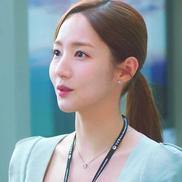 기상청 여신 민영언니 포인트💎💙
예쁜 언니 + 제이에스티나 주얼리룩🤍@참고해 #광고 이미지