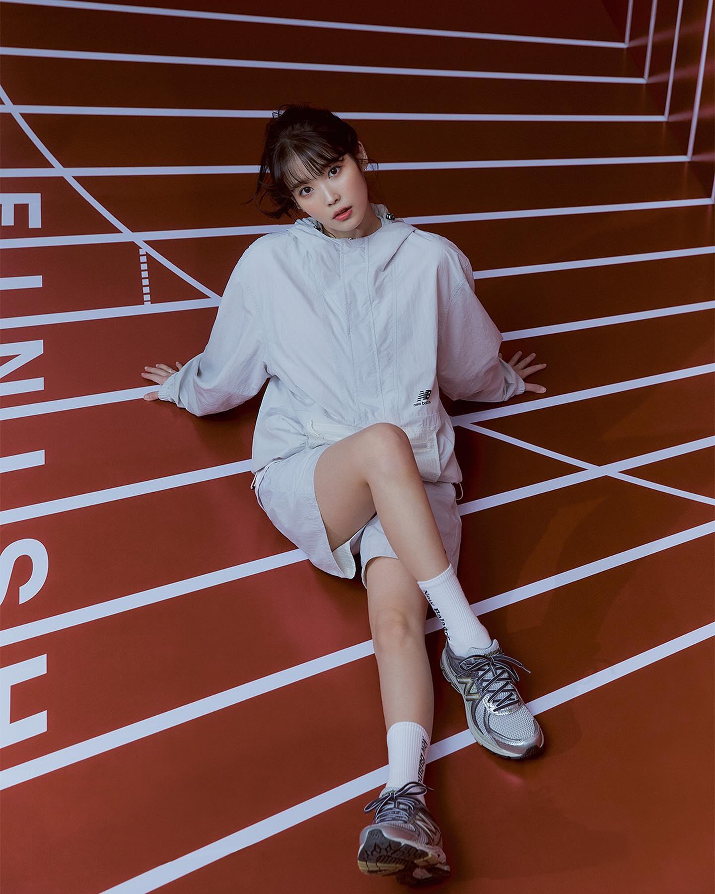 3월 8일💙🤍세계 여성의 날
아이유 언니처럼 "지금시작해 너답게" x 뉴발란스🏃🏻‍♀️🌸 #광고 이미지