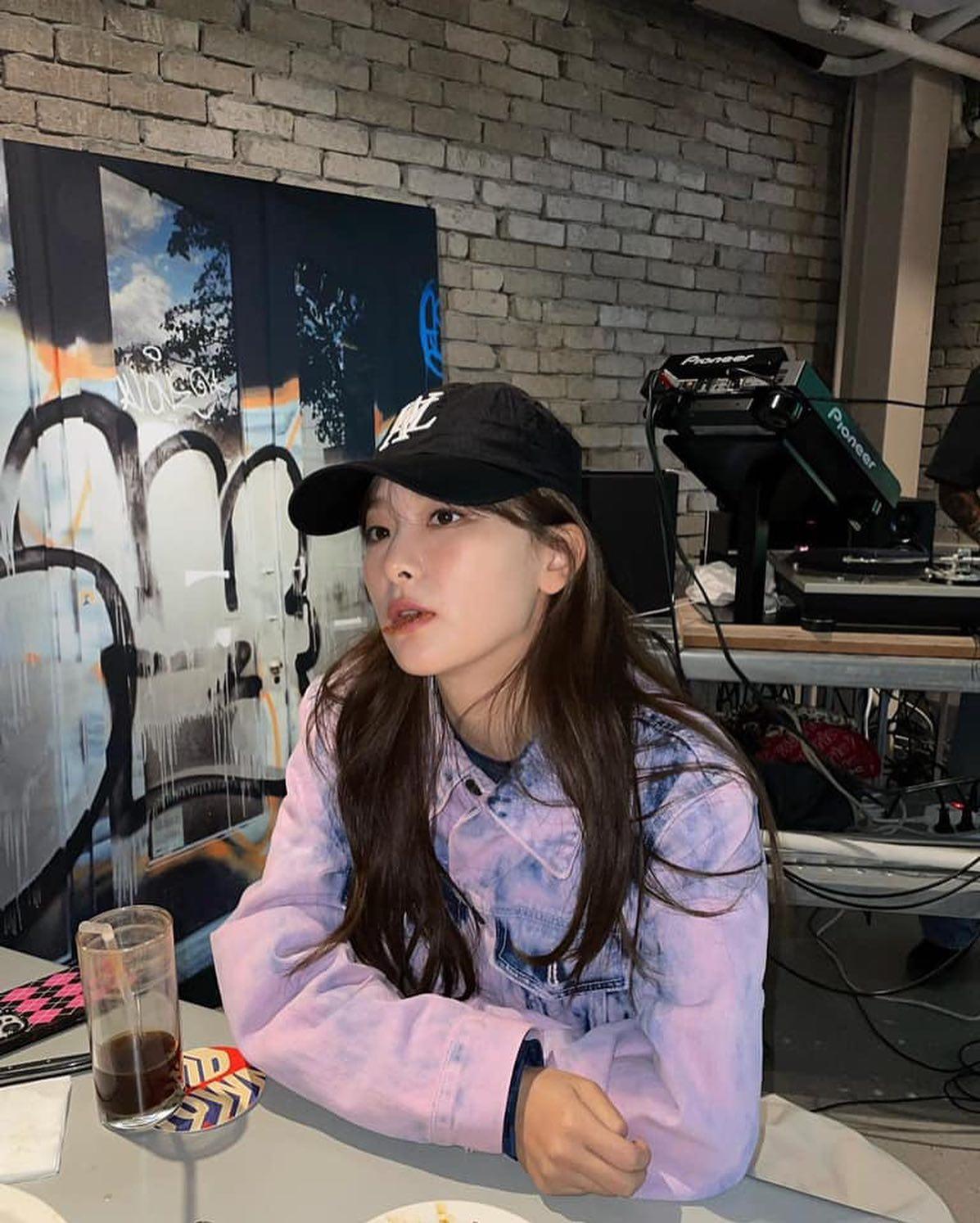 패션 센스 넘치는💜🖤슬기 데일리 이미지