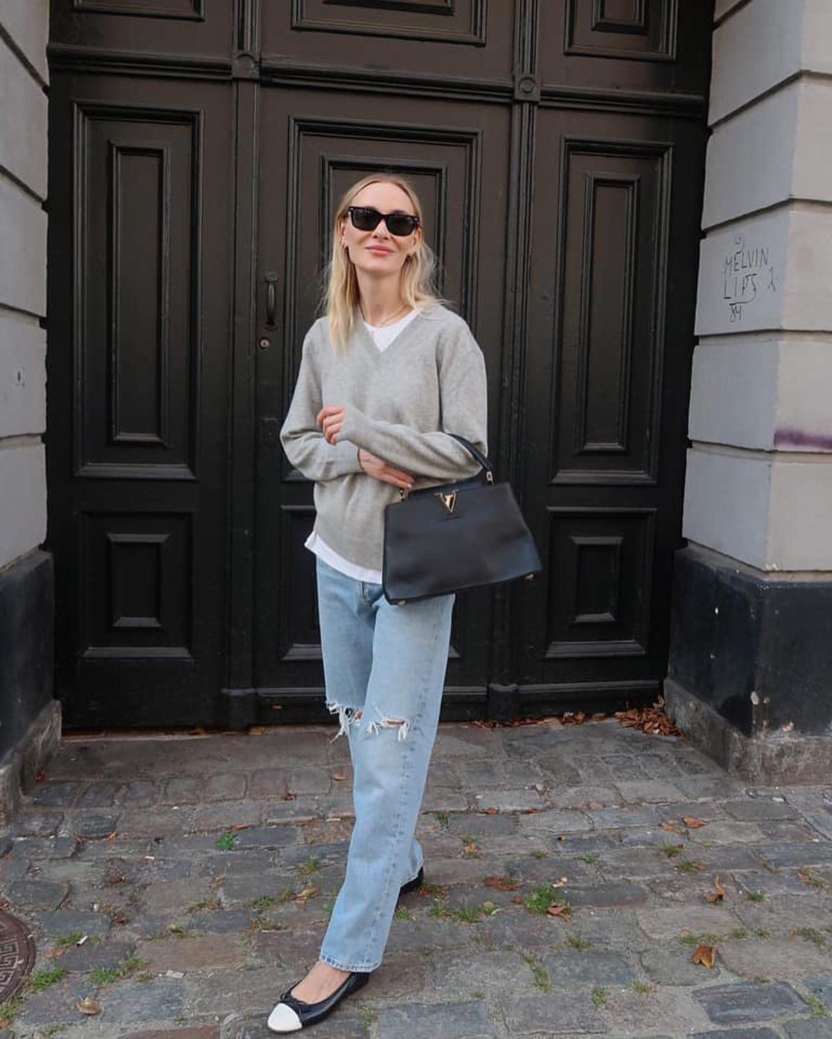 브이넥 안엔 티셔츠🤍🖤 이미지