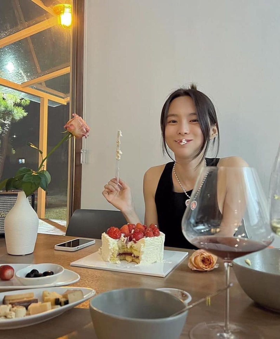 단아 분위기@수미언니 일상💛🤍 이미지9