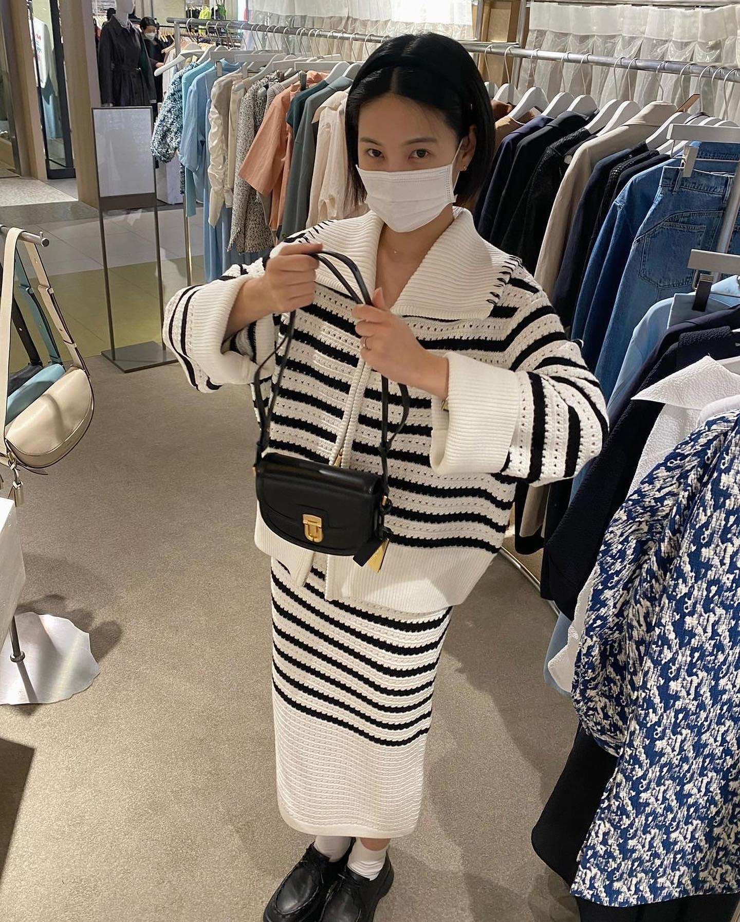 봄엔 스트라이프🖤🤍@같이입자 이미지8