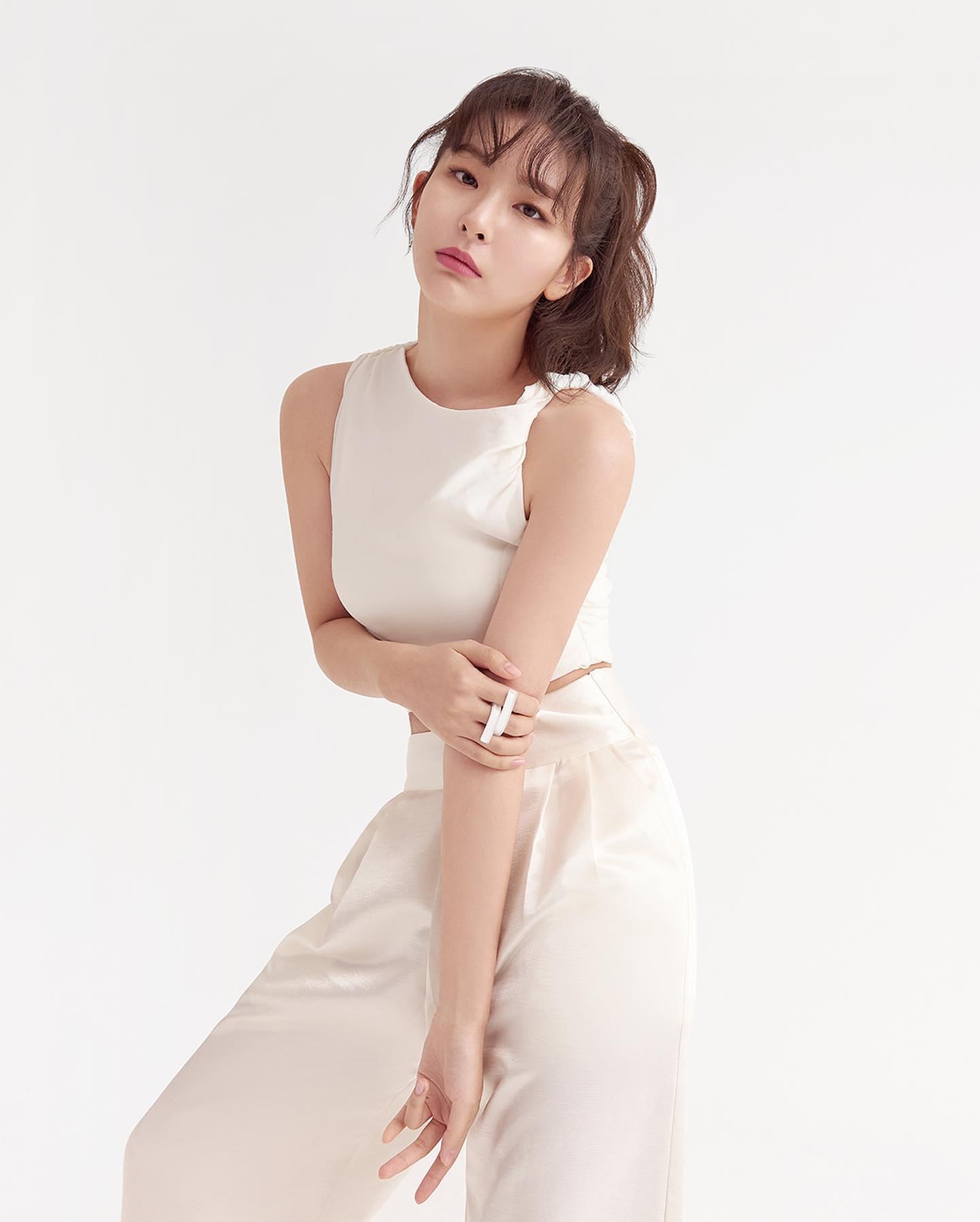봄을 담은 어뮤즈 x 슬기🤍🌸
아이 비건 쉬어 팔레트로 투명광✨💎@도전해볼까?! #광고 이미지5