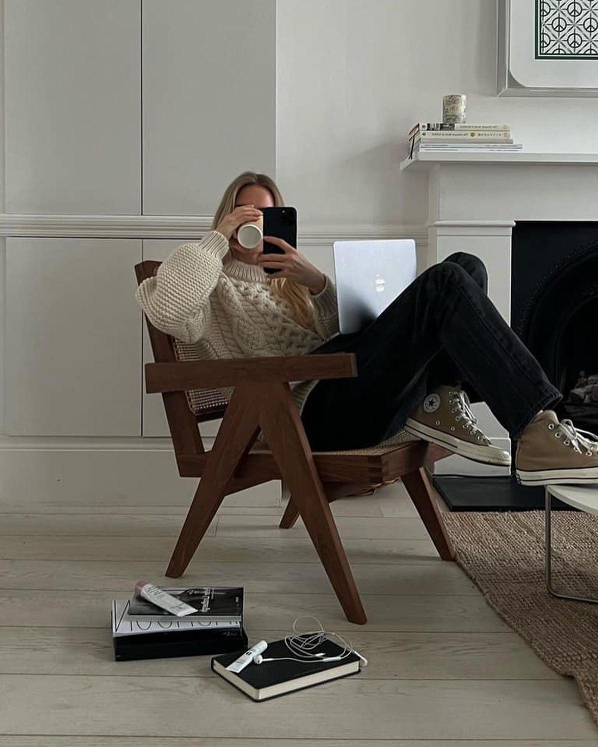 데일리룩에 맥북 갬성 한스푼💻🖤 이미지5