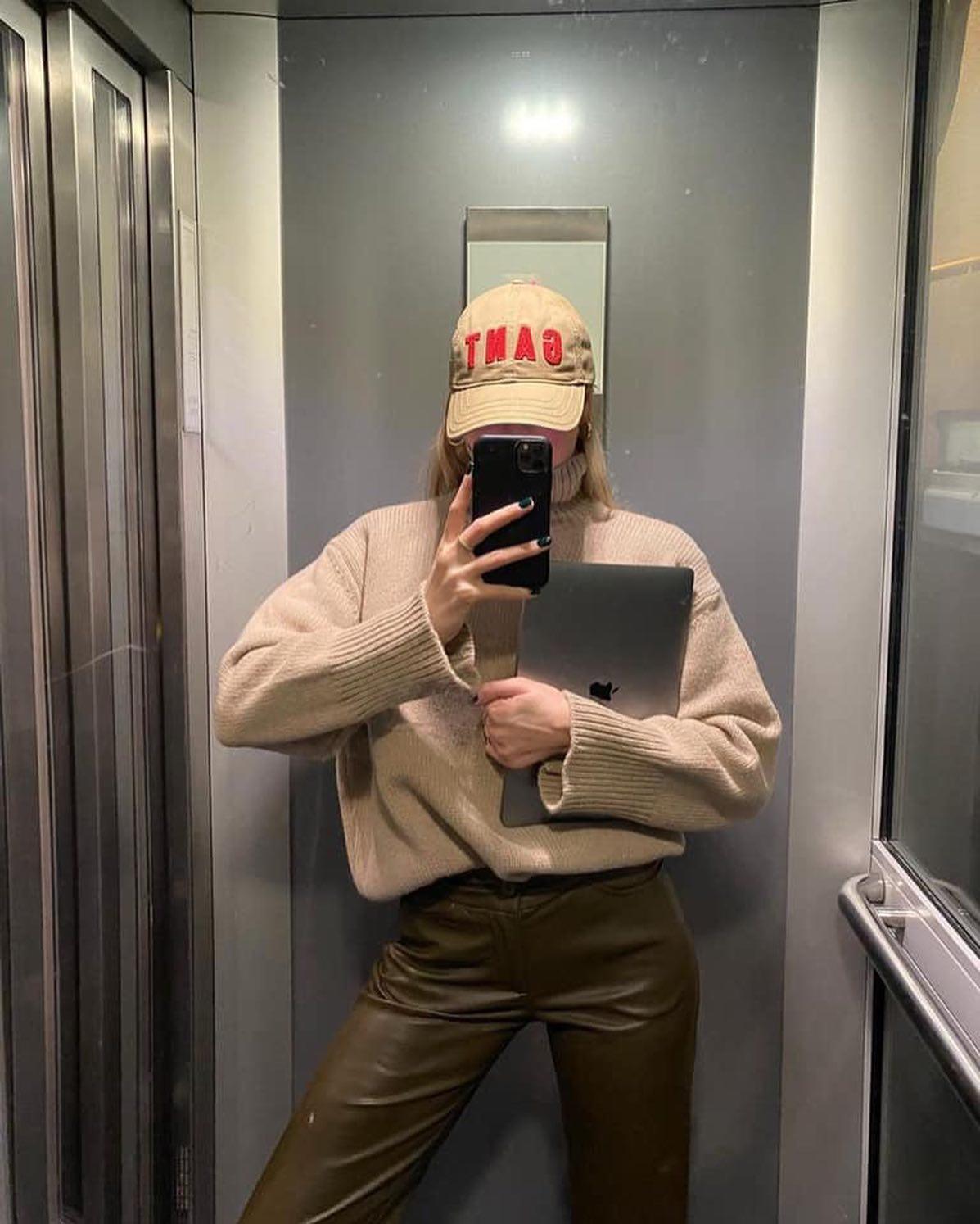 데일리룩에 맥북 갬성 한스푼💻🖤 이미지7