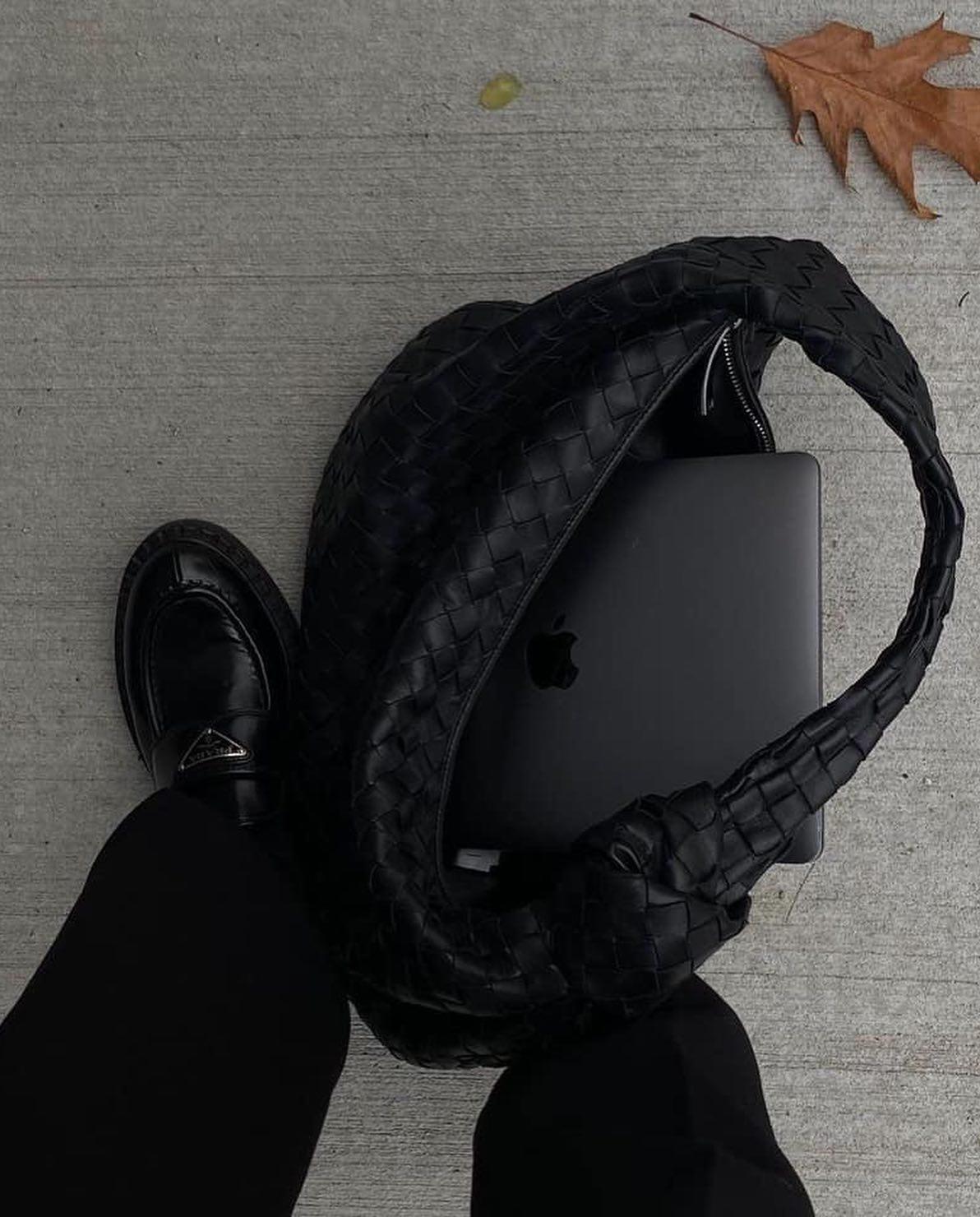 데일리룩에 맥북 갬성 한스푼💻🖤 이미지8