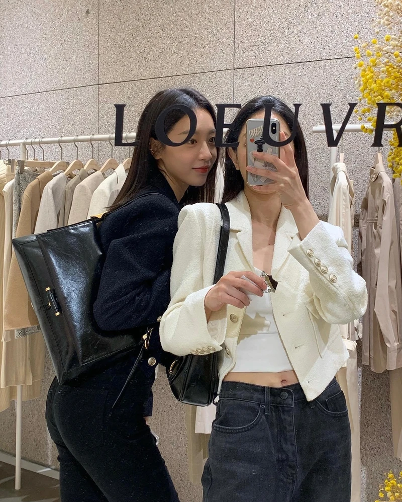 자켓 + 가방 핫플💛🖤같이갈래?!
루에브르 더현대 서울 오픈✅🏬@저장해놔 #광고 이미지1
