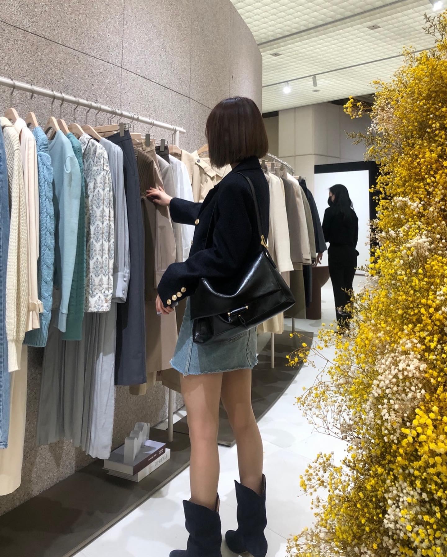 자켓 + 가방 핫플💛🖤같이갈래?!
루에브르 더현대 서울 오픈✅🏬@저장해놔 #광고 이미지9