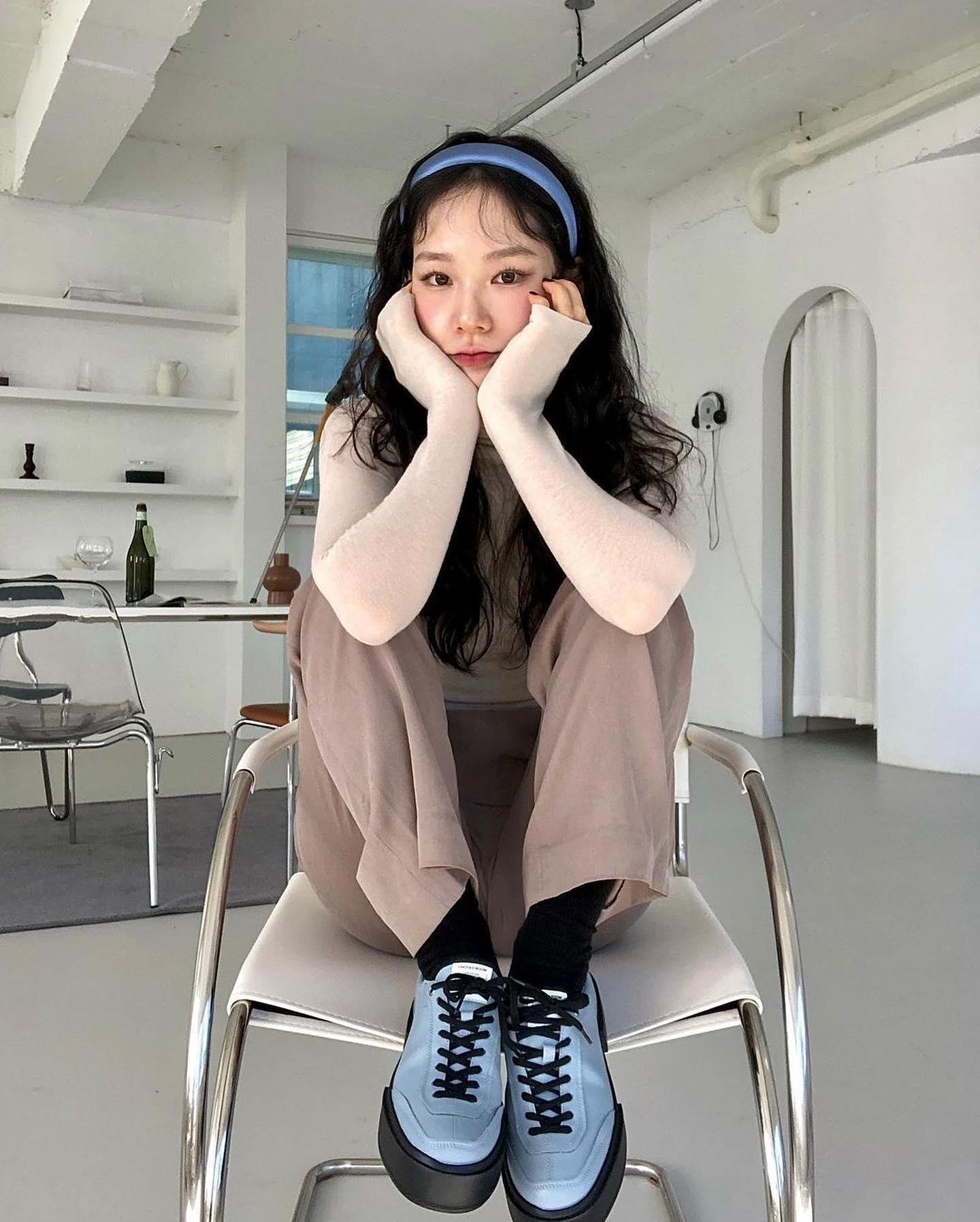 요즘 핫템 슈즈💙🖤@언다이드룸 구두인듯 스니커즈인듯🌼👟봄코디 포인트 준비! #광고 이미지