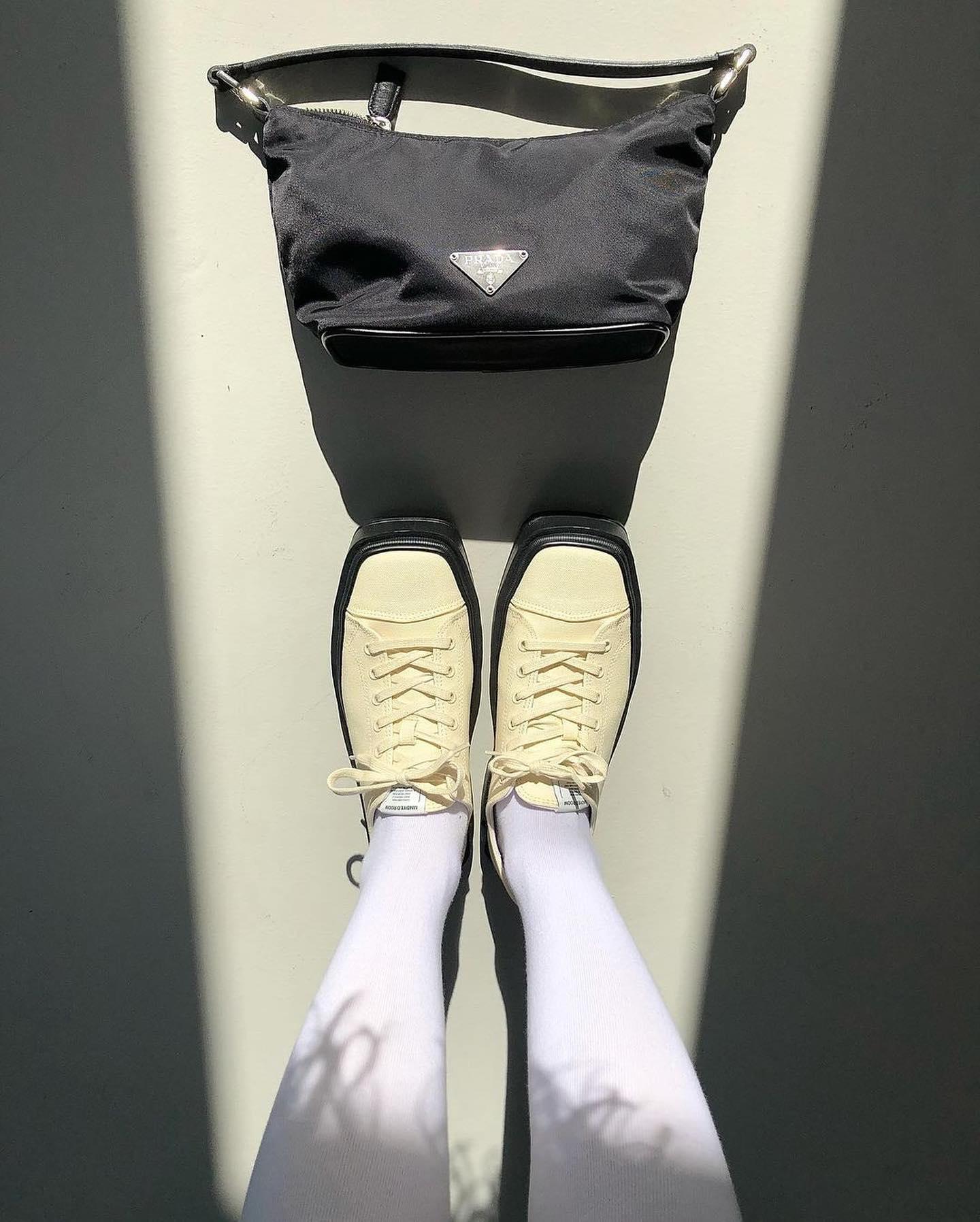 요즘 핫템 슈즈💙🖤@언다이드룸
구두인듯 스니커즈인듯🌼👟봄코디 포인트 준비! #광고 이미지8