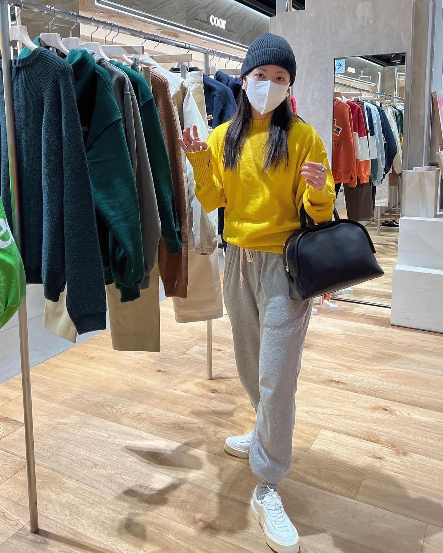 요즘 핫템 슈즈💙🖤@언다이드룸
구두인듯 스니커즈인듯🌼👟봄코디 포인트 준비! #광고 이미지9