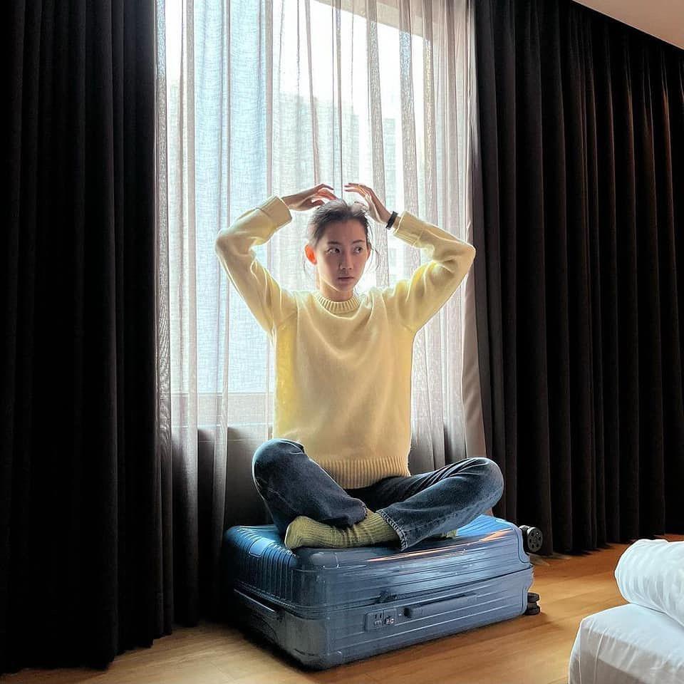 꾸안꾸 정석 현빈언니🖤💖 이미지3